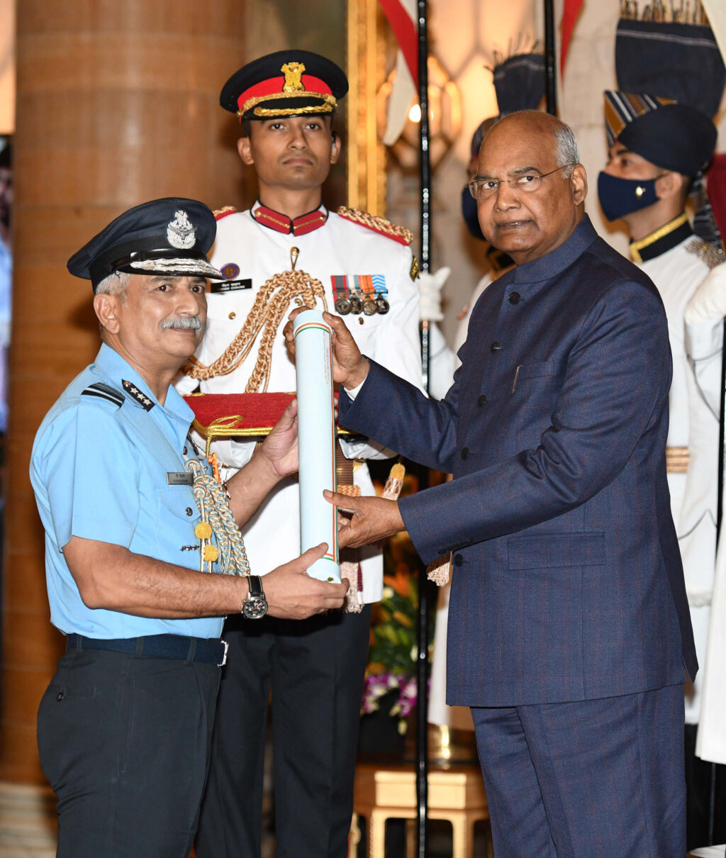 President presents Gallantry Awards